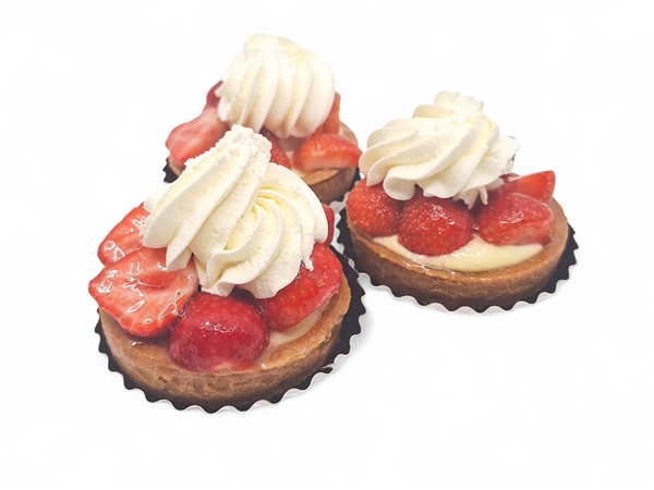 AARDBEIENVLAAITJE MET SLAGROOM